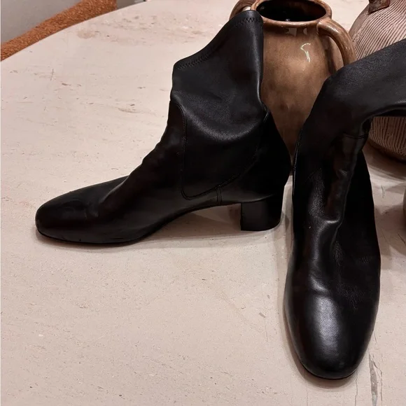 Stuart Whietman Black Leather booties 9.5 - Picture 4 of 6